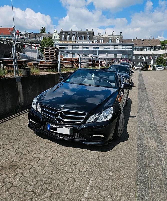 Schwarz Gebraucht 2010 Mercedes E350 Avantgarde Cabrio | 14.299 € (Fairer Preis) - Bild 1/4