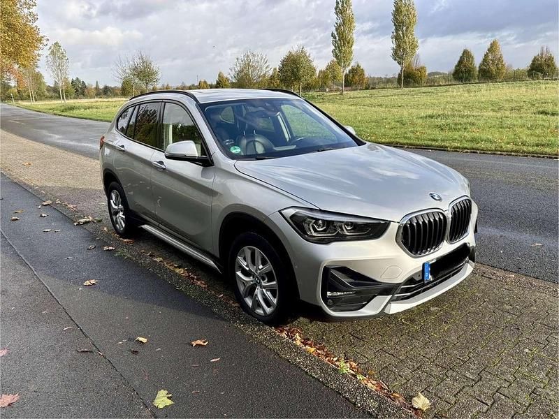 Silber Gebraucht 2019 BMW X1 Sport Line SUV | 23.500 € (Fairer Preis) - Bild 1/4