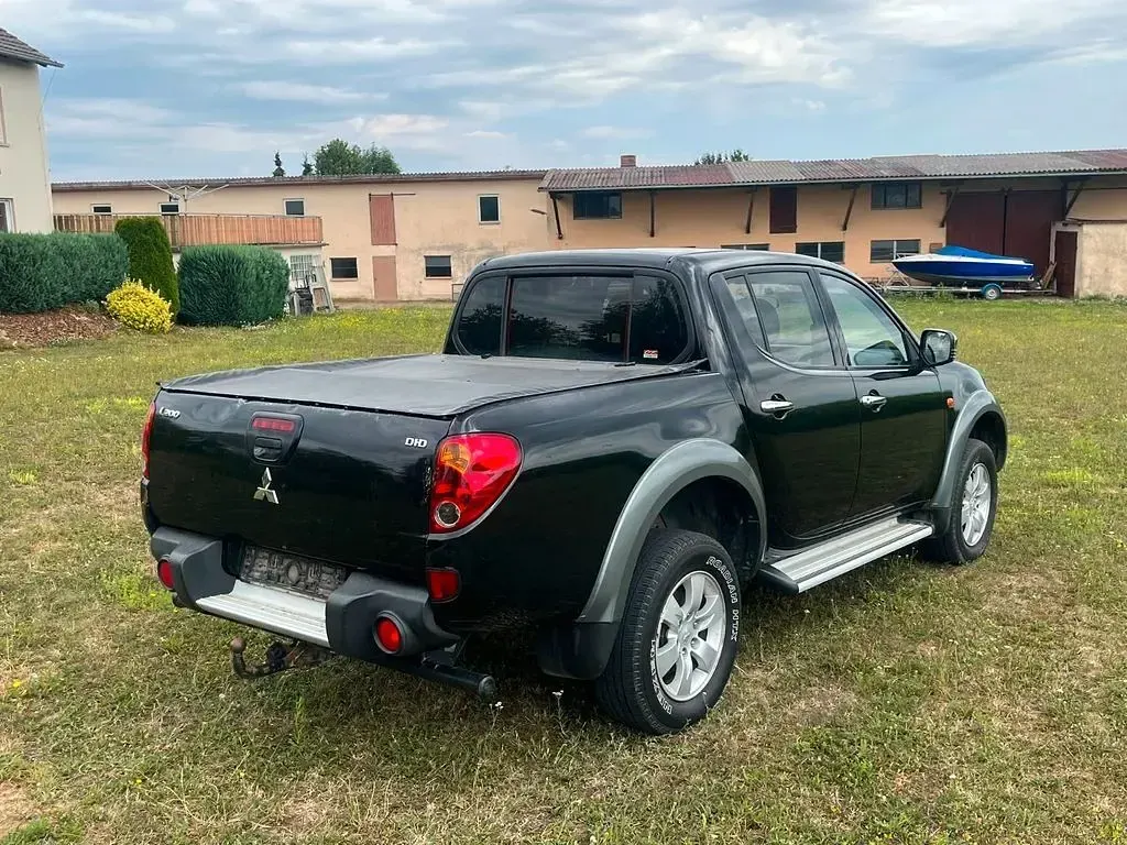 Gebraucht Mitsubishi L200 Intense 136 PS (100 kW) 2008 Schwarz Pickup