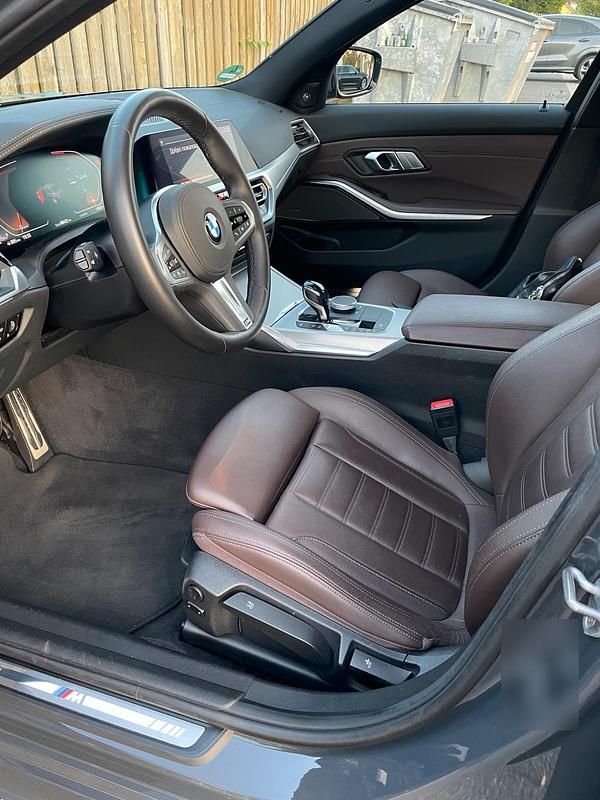 Gebraucht BMW 330 258 PS (189 kW) 2020 Grau Limousine