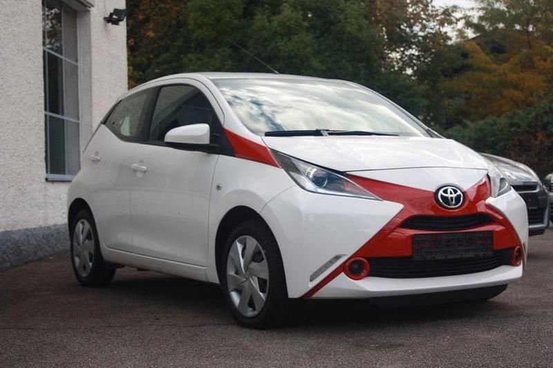 Weiß Gebraucht 2018 Toyota Aygo X-play Kleinwagen | 4.500 € (Guter Preis) - Bild 1/4