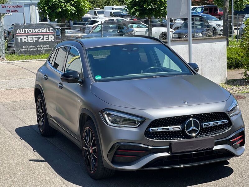 Grau Gebraucht 2021 Mercedes GLA250 Edition 1 SUV | 39.900 € (Teuer) - Bild 1/4