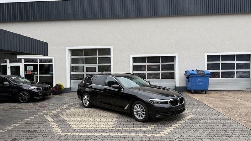 Saphirschwarz Gebraucht 2023 BMW 530 Kombi | 44.990 € (Etwas zu teuer) - Bild 1/4