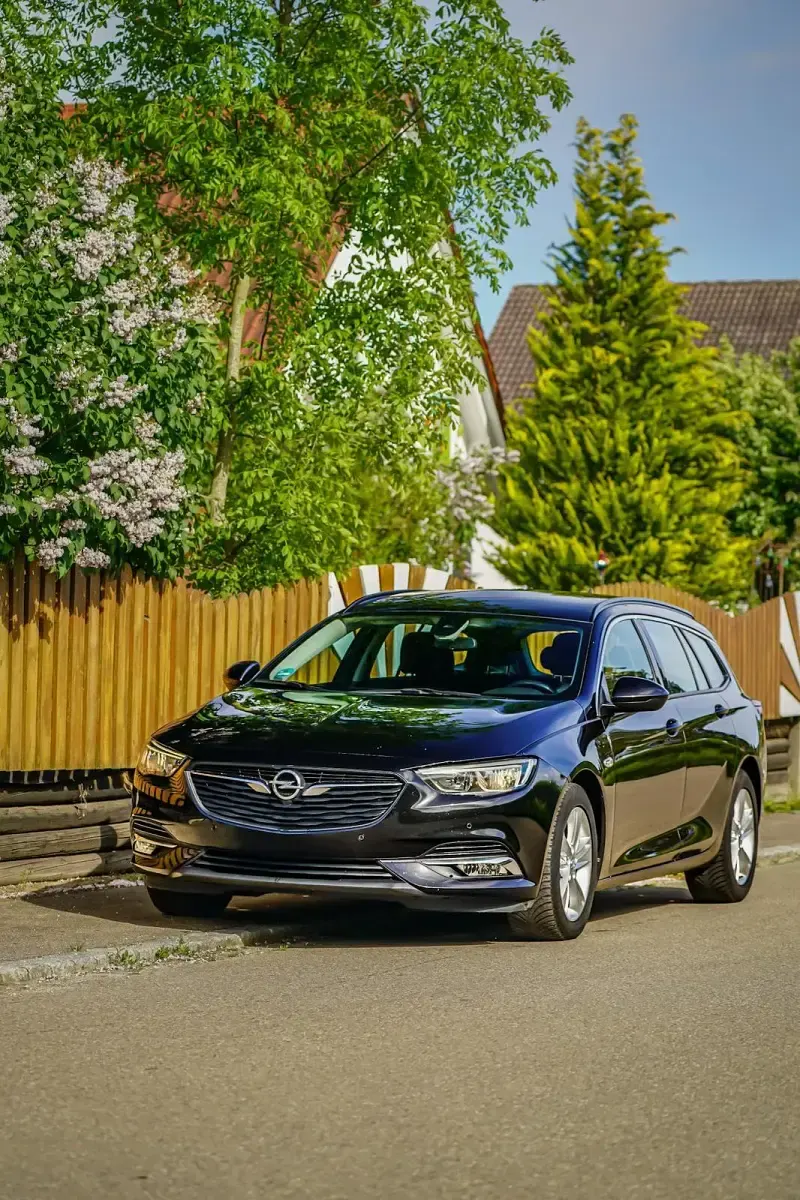 Gebraucht Opel Insignia 170 PS (125 kW) 2018 Schwarz Kombi