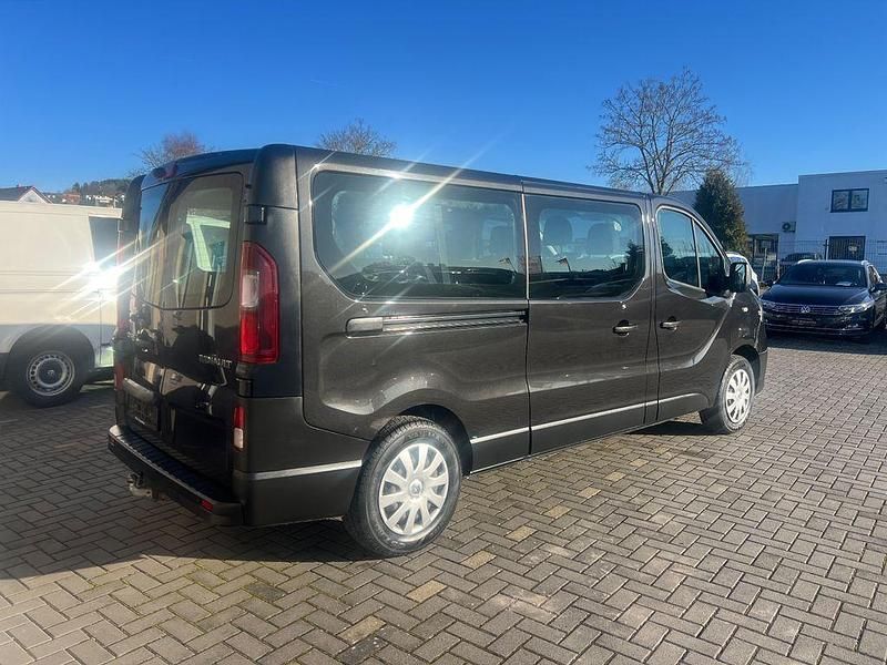 Gebraucht Renault Trafic Expression 145 PS (106 kW) 2016 Schwarz Van / Kleinbus