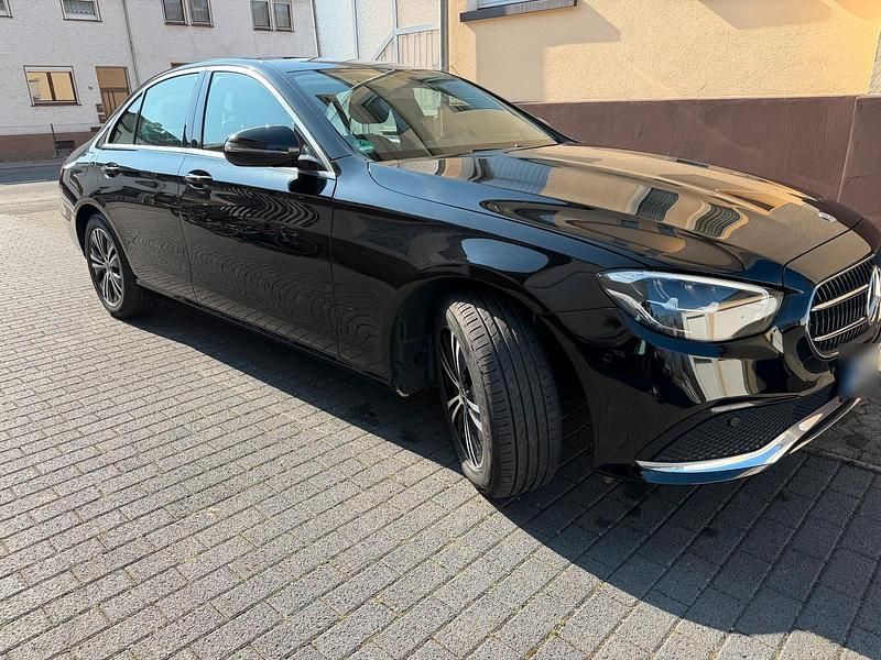 Gebraucht Mercedes E200 160 PS (117 kW) 2021 Schwarz Limousine