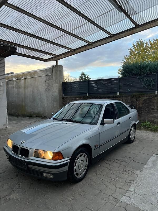 Silber Gebraucht 1996 BMW 320 Limousine | 2.800 € (Superpreis) - Bild 1/4