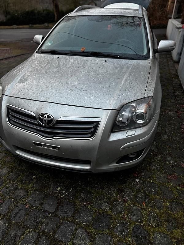 Gebraucht Toyota Avensis 177 PS (130 kW) 2006 Silber Kombi