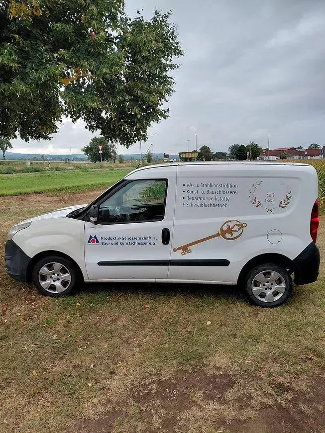 Używany Opel Combo 90 KM (66 kW) 2013 Biały Minivan