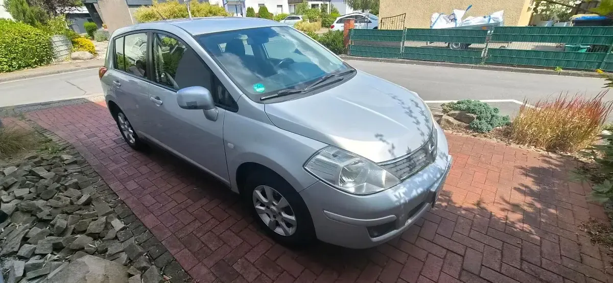 Gebraucht Nissan Tiida 110 PS (80 kW) 2009 Silber Limousine