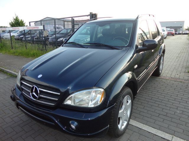 Schwarz Gebraucht 2001 Mercedes ML55 AMG AMG SUV | 7.999 € - Bild 1/4