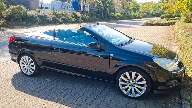 Schwarz Gebraucht 2007 Opel Astra Cabriolet Cabrio | 4.700 € (Etwas zu teuer) - Bild 1/4