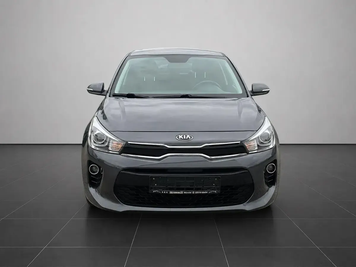 Gebraucht Kia Rio DREAM-TEAM Edition 84 PS (61 kW) 2018 Grau Limousine