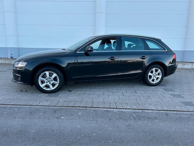 Gebraucht Audi A4 Attraction 143 PS (105 kW) 2011 Schwarz Kombi