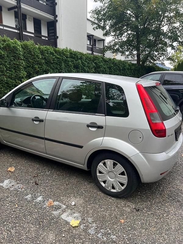 Gebraucht Ford Fiesta 60 PS (44 kW) 2003 Silber Kleinwagen
