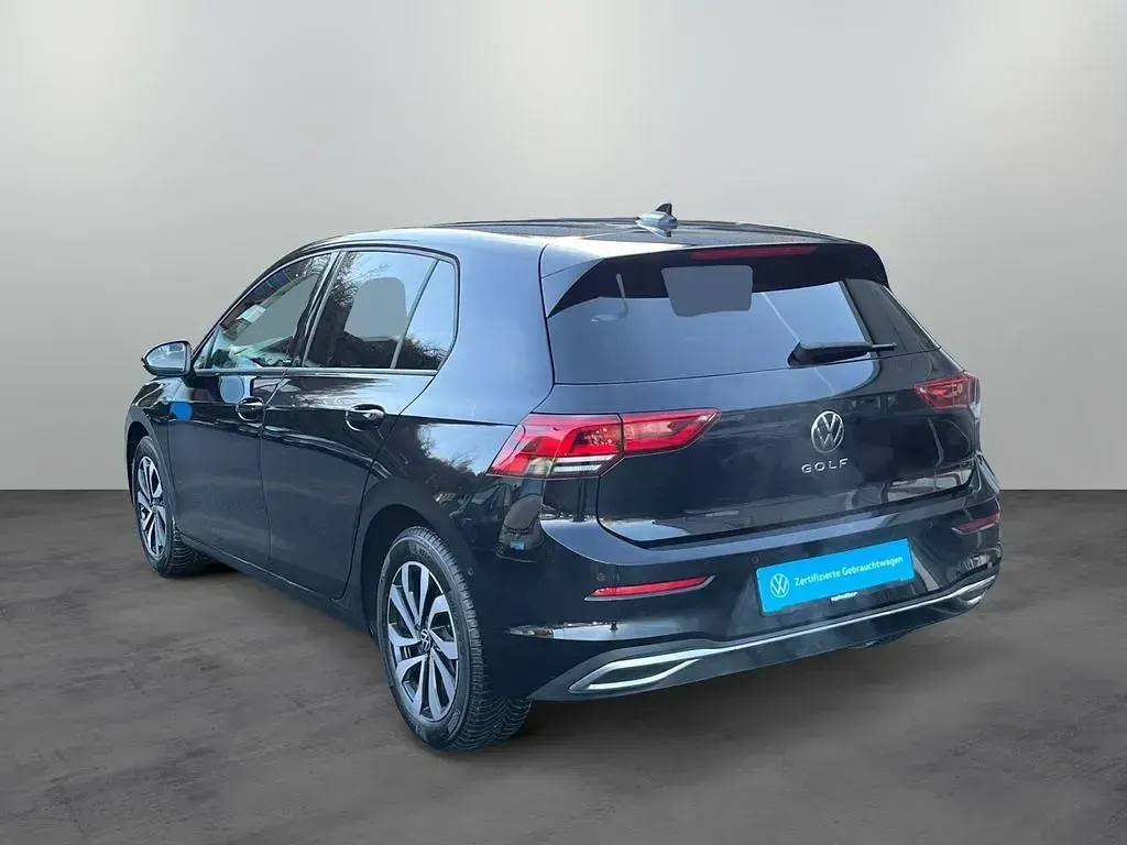 Używany VW Golf VIII Active 150 KM (110 kW) 2023 Czarny Sedan/Limuzyna