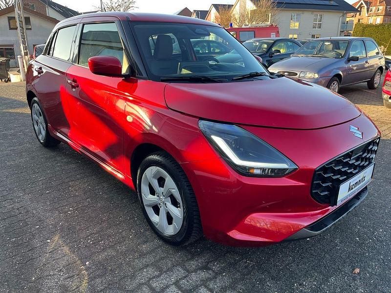 Gebraucht Suzuki Swift Comfort 83 PS (61 kW) 2025 Rot Kleinwagen