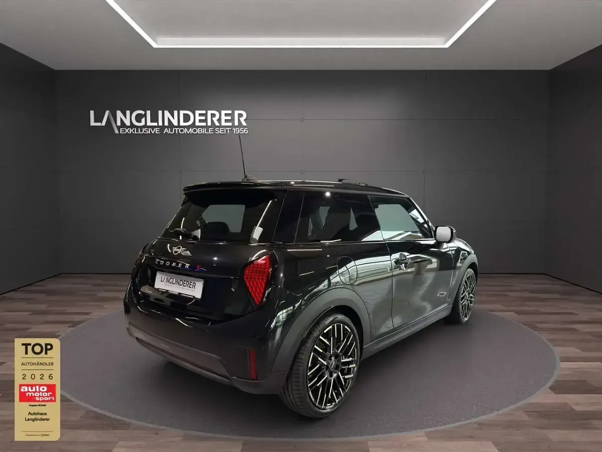 Gebraucht Mini John Cooper Works Favoured 204 PS (150 kW) 2024 Midnight black ii Kleinwagen