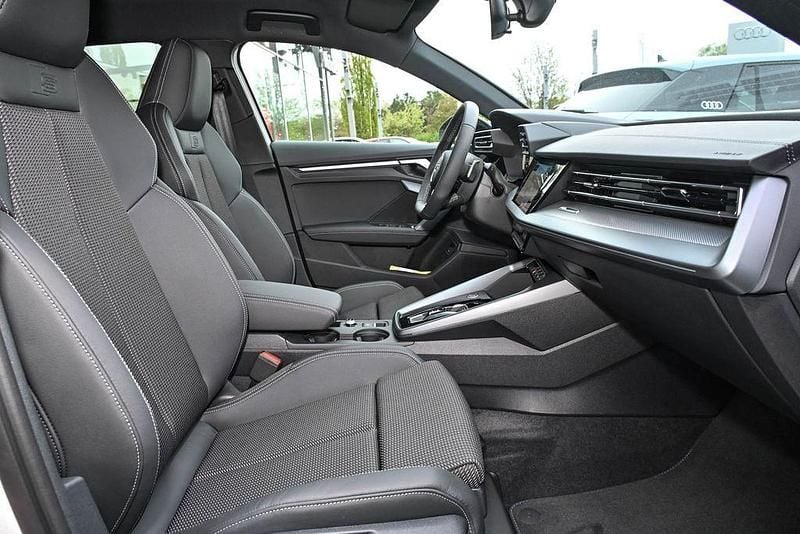 Gebraucht Audi A3 S-Line 150 PS (110 kW) 2025 Gletscherweiß metallic Limousine