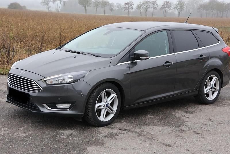 Grau Gebraucht 2017 Ford Focus Titanium Kombi | 10.500 € (Fairer Preis) - Bild 1/4