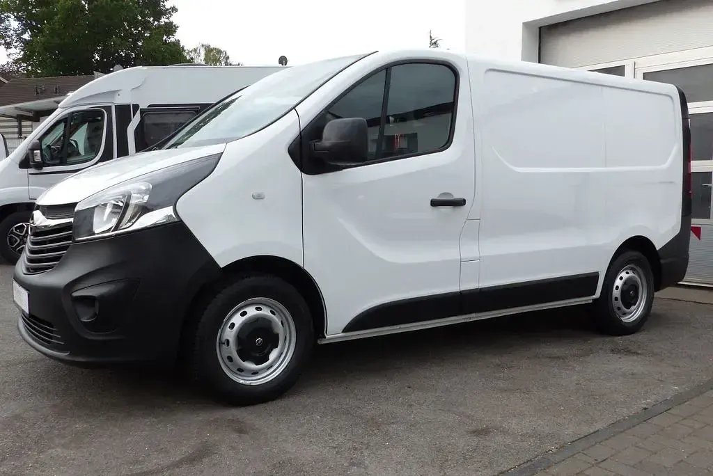Gebraucht Opel Vivaro 121 PS (88 kW) 2018 Weiß Van / Kleinbus