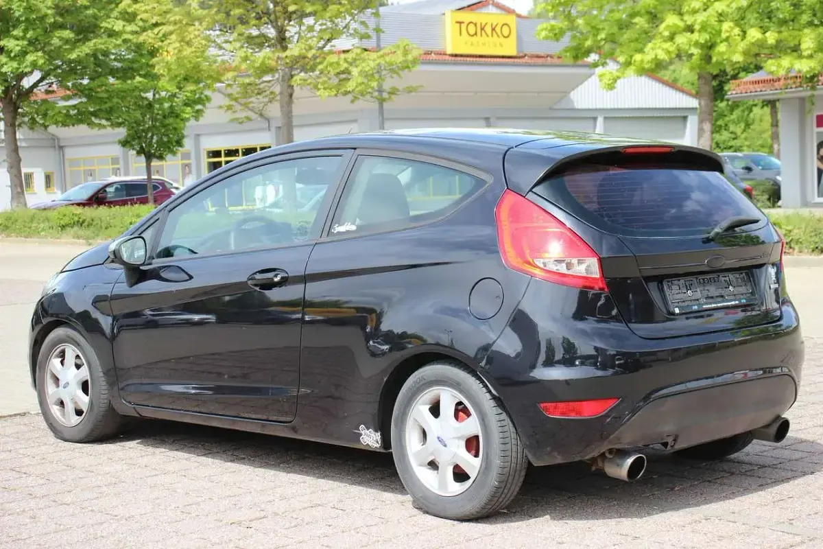 Gebraucht Ford Fiesta 82 PS (60 kW) 2011 Schwarz Limousine