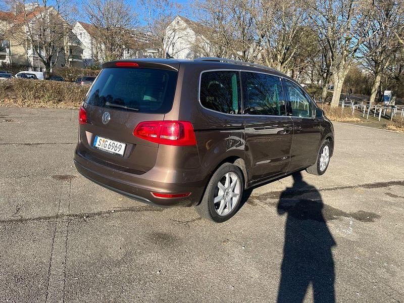Gebraucht VW Sharan 140 PS (102 kW) 2012 Braun Van / Kleinbus