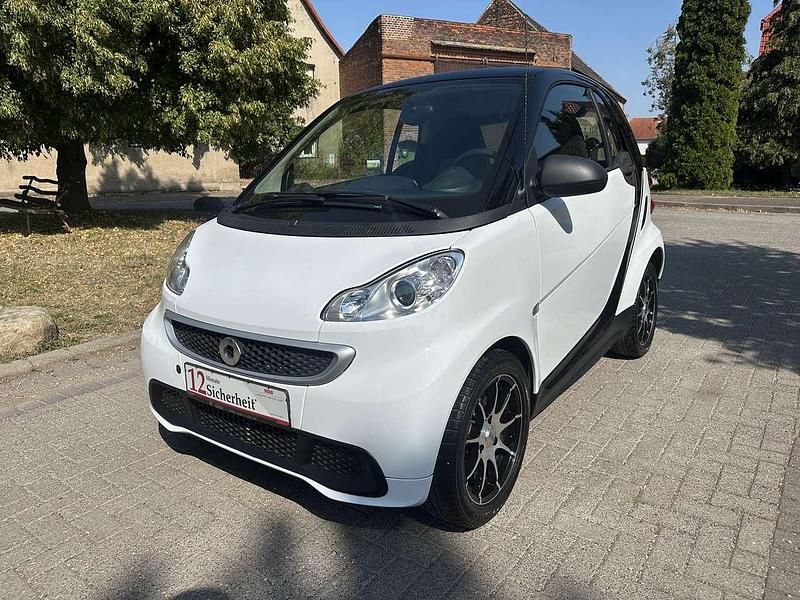 Kristallweiß Gebraucht 2015 Smart ForTwo Coupé Kleinwagen | 7.290 € (Guter Preis) - Bild 1/4