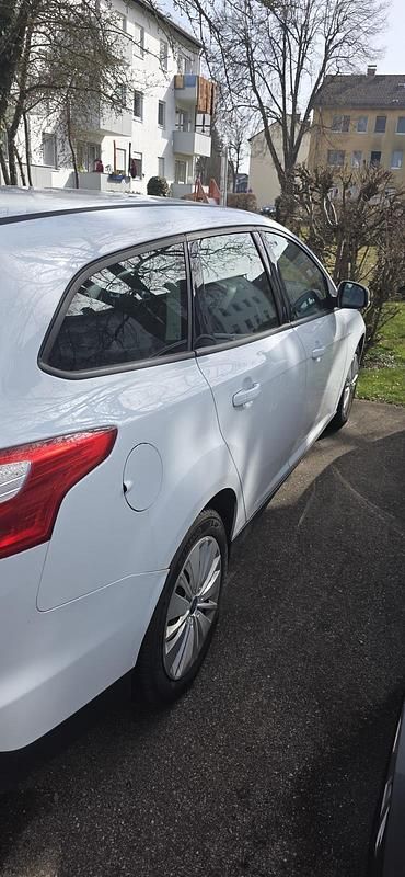 Gebraucht Ford Focus 2014 Weiß Kombi
