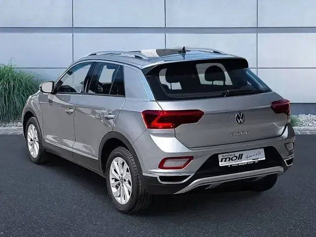 Second-hand VW T-Roc Style 150 CP (110 kW) 2024 Argintiu SUV