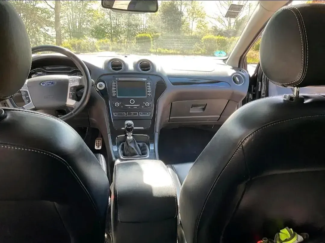 Usado Ford Mondeo 160 CV (117 kW) 2014 Negro Familiar