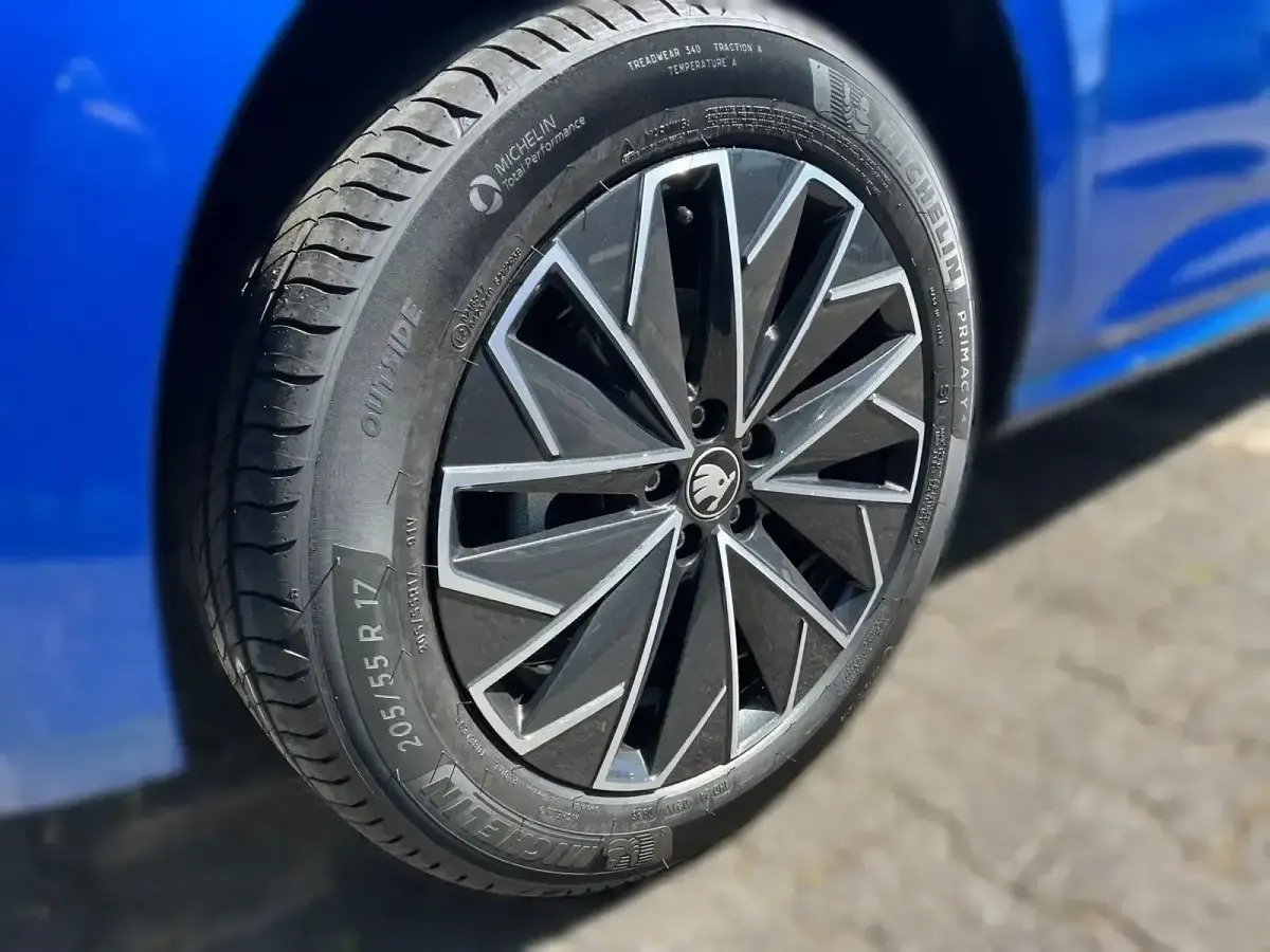 Neu Skoda Kamiq 116 PS (85 kW) 2026 Blau SUV