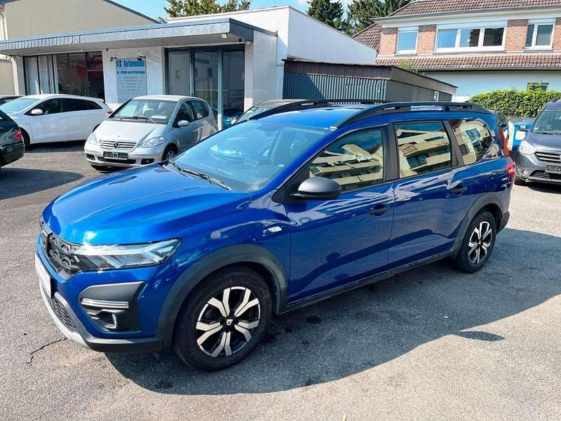 Stahlblau Gebraucht 2022 Dacia Jogger Essentiel Kombi | 13.950 € - Bild 1/4