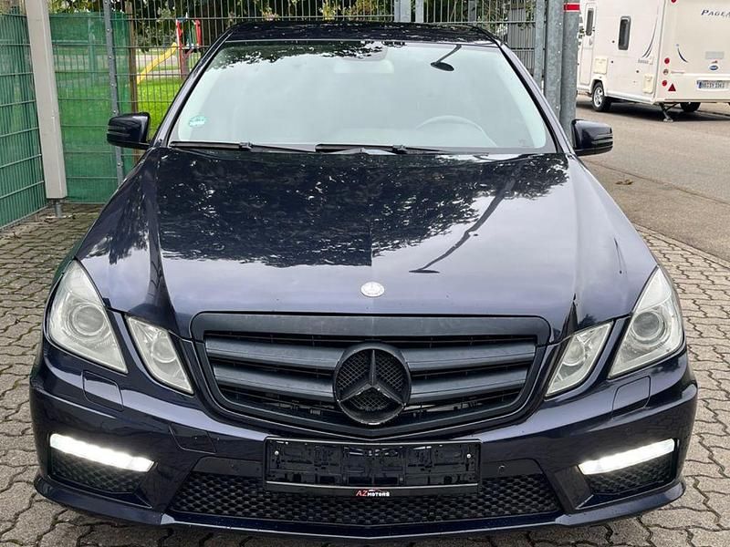 Gebraucht Mercedes E350 AMG line 265 PS (194 kW) 2010 Blau Limousine