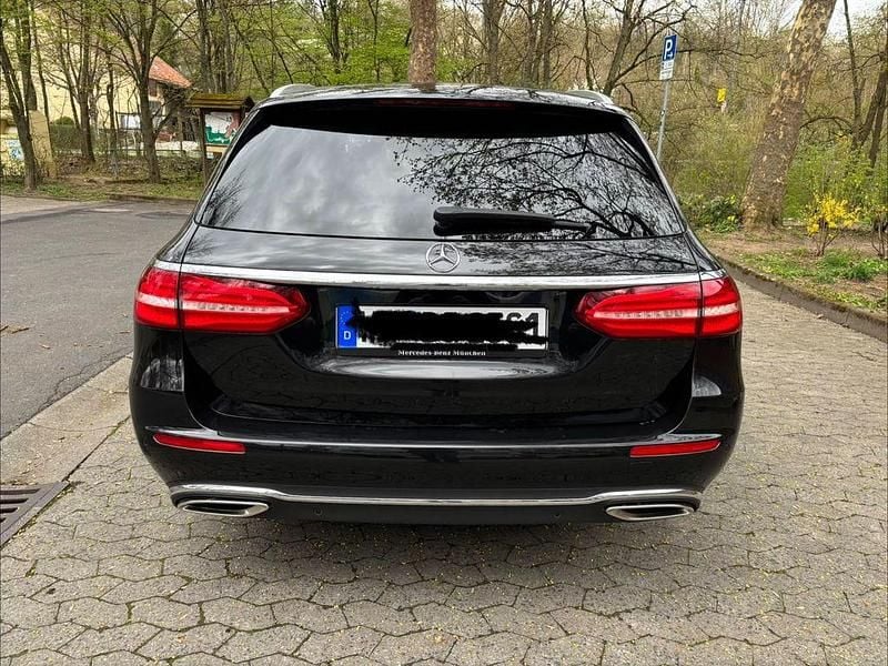Gebraucht Mercedes E200 197 PS (144 kW) 2019 Schwarz Limousine