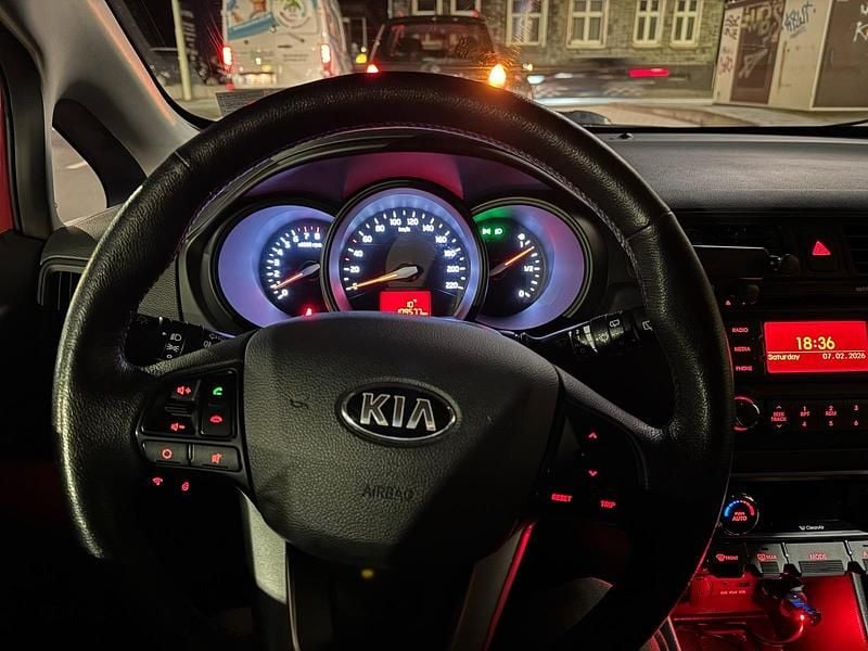 Second-hand Kia Rio 86 CP (63 kW) 2013 Roșu Hatchback