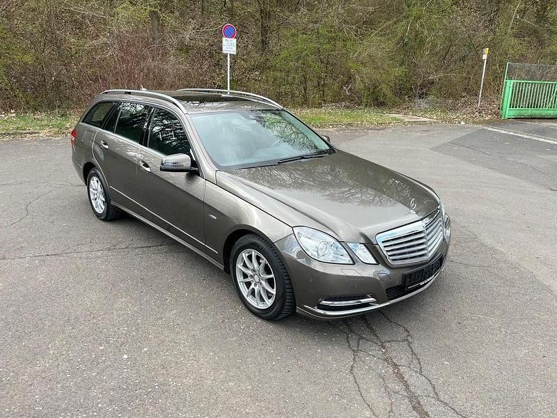 Gebraucht Mercedes E300 231 PS (169 kW) 2012 Grau Kombi