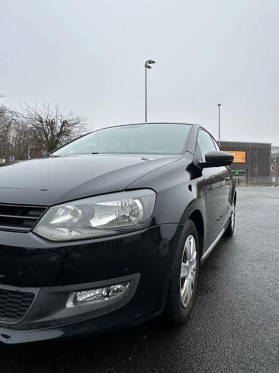 Gebraucht VW Polo 60 PS (44 kW) 2010 Schwarz Kleinwagen