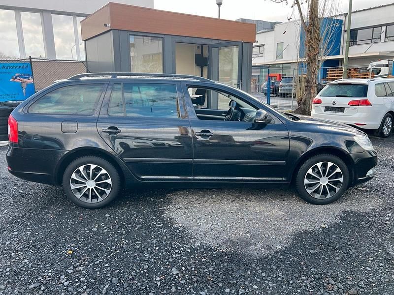 Gebraucht Skoda Octavia 105 PS (77 kW) 2012 Schwarz Kombi