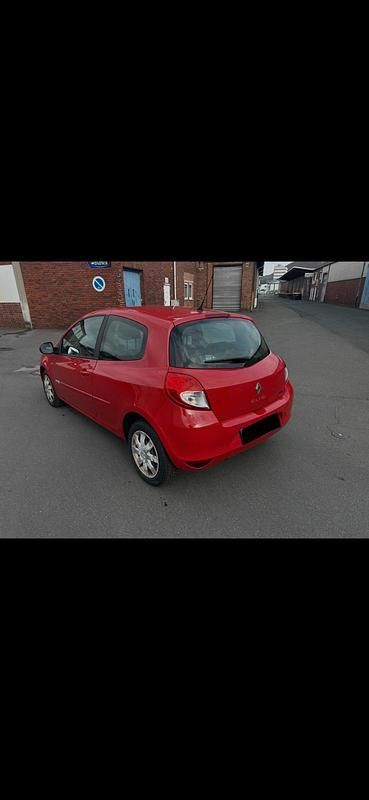 Gebraucht Renault Clio IV 75 PS (55 kW) 2013 Rot Kleinwagen