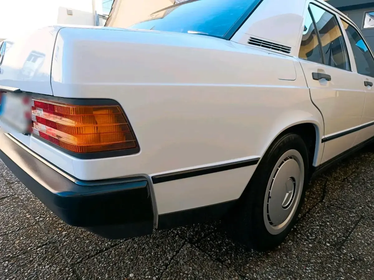 Gebraucht Mercedes 190 122 PS (89 kW) 1988 Weiß Limousine