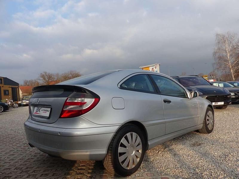 Gebraucht Mercedes C200 163 PS (119 kW) 2004 Iridiumsilber  metalliclack Kleinwagen