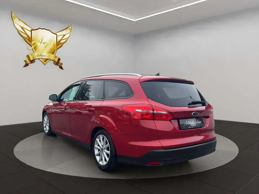Gebraucht Ford Focus Titanium 120 PS (88 kW) 2015 Rot Limousine