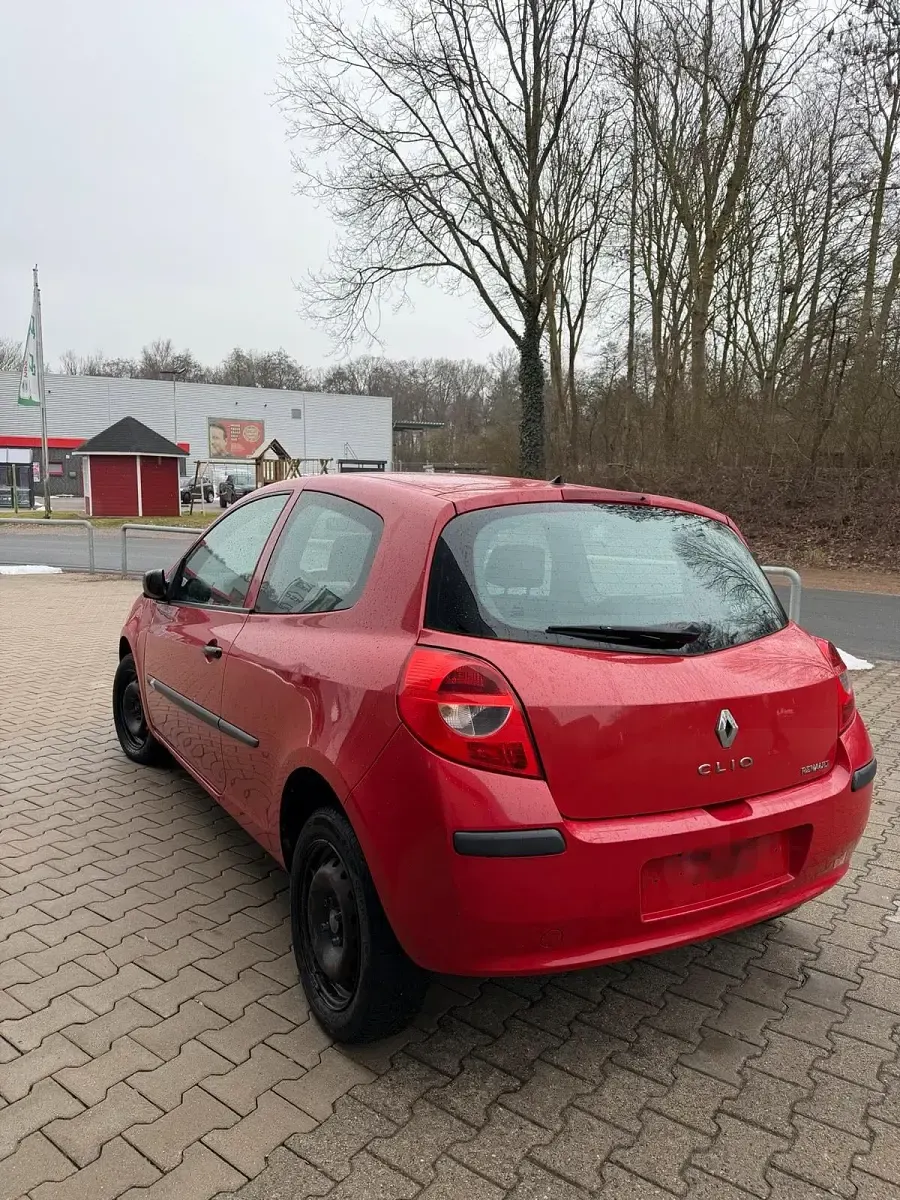 Używany Renault Clio II 2006 Czerwony Hatchback