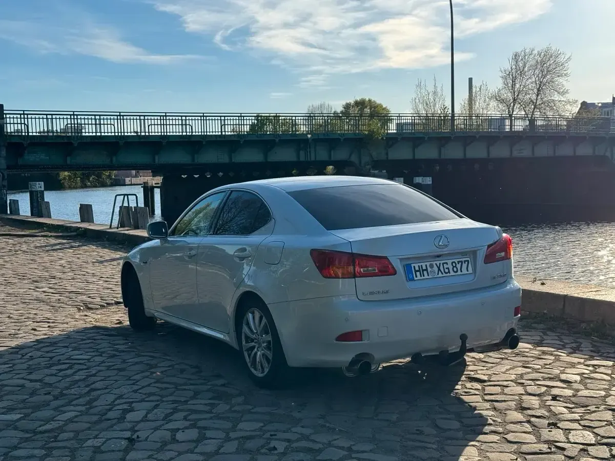 Begagnad Lexus IS250 208 HK (152 kW) 2006 Vit Sedan