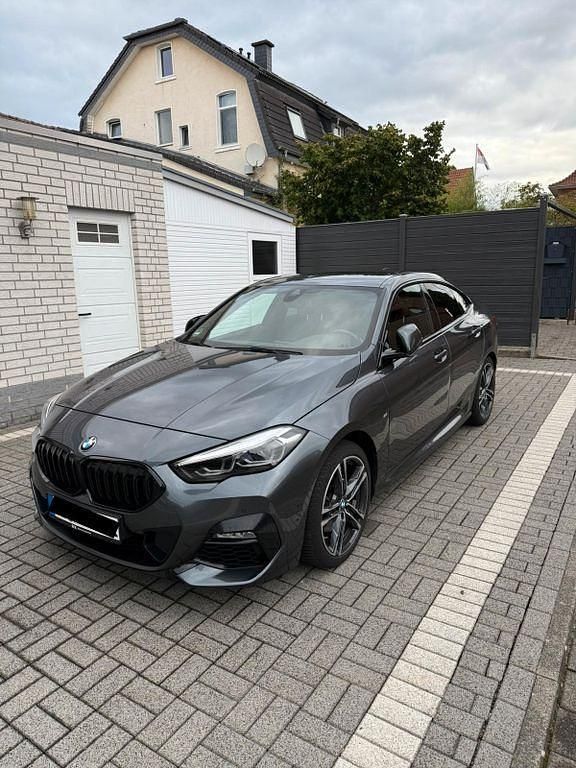 Grau Gebraucht 2020 BMW 218 M Sport Coupé | 21.999 € (Fairer Preis) - Bild 1/4