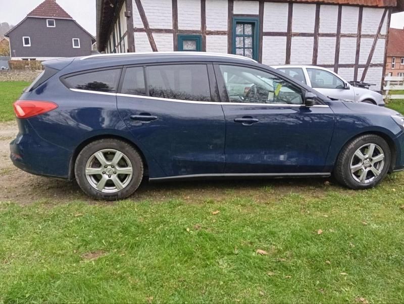Gebraucht Ford Focus Cool & Connect 120 PS (88 kW) 2020 Blau Kombi