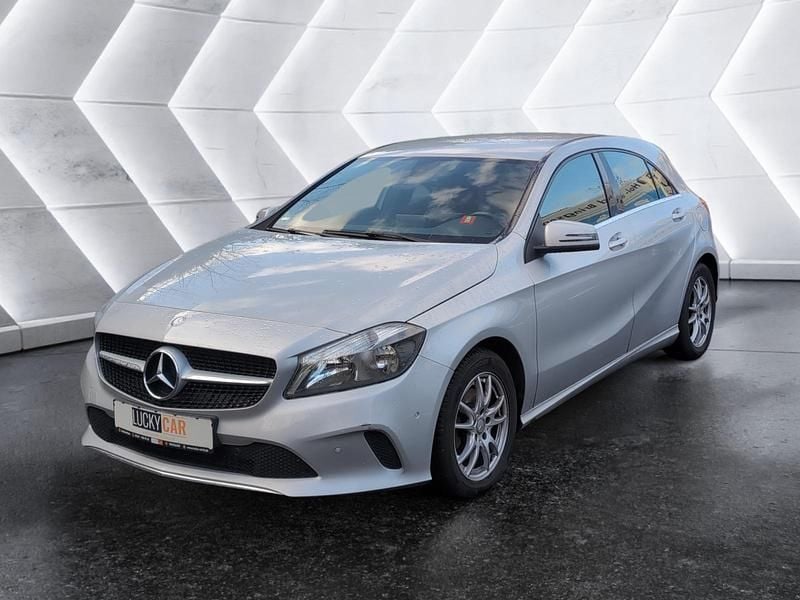 Polarsilber metalliclack Gebraucht 2016 Mercedes A180 Limousine | 12.420 € (Guter Preis) - Bild 1/4