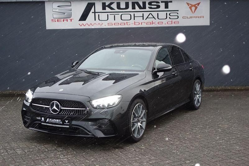 Grau Gebraucht 2023 Mercedes E220 Limousine | 45.990 € (Teuer) - Bild 1/4