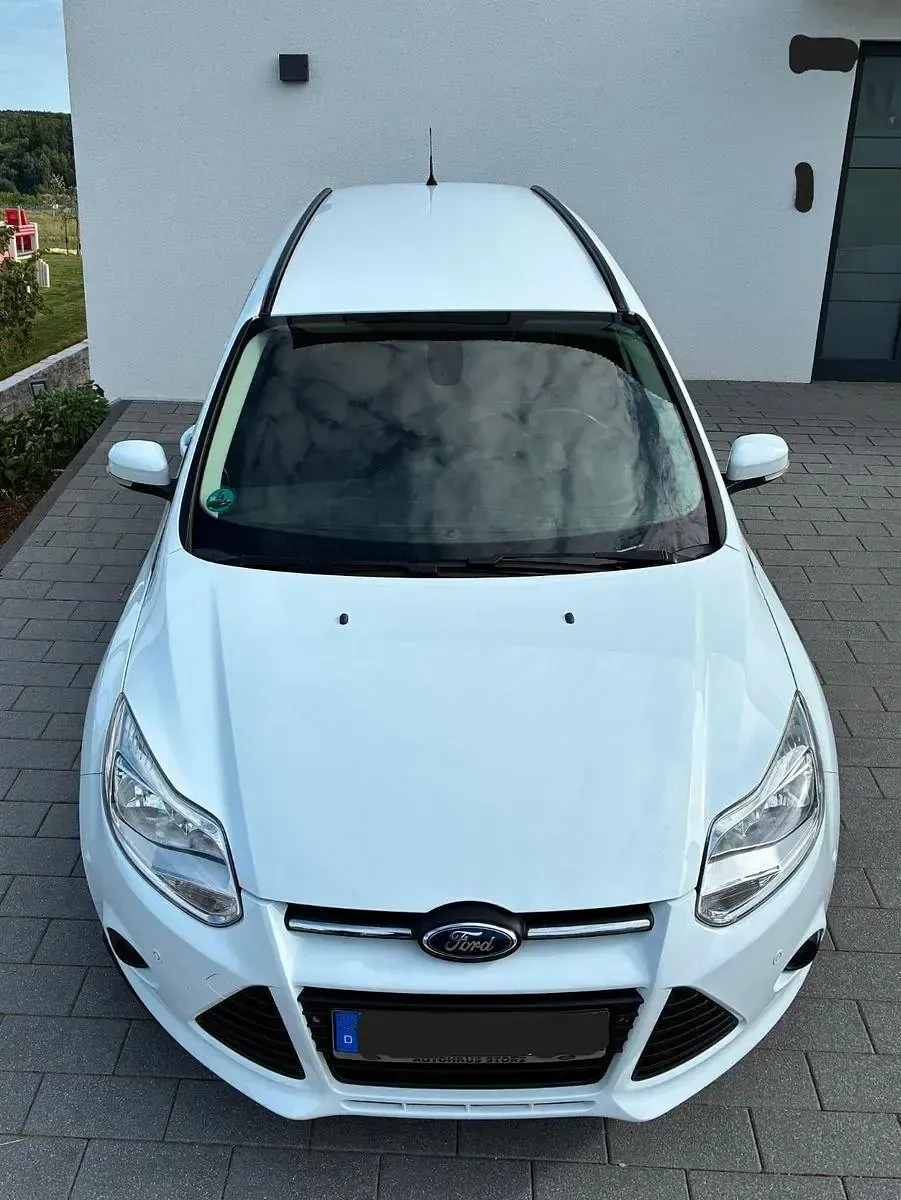 Gebraucht Ford Focus SYNC Edition 140 PS (102 kW) 2014 Weiß Limousine
